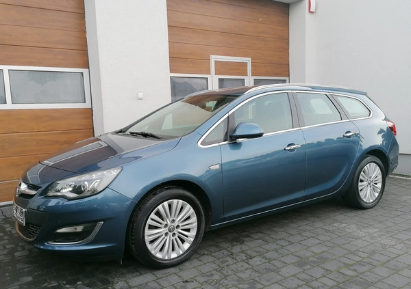 Opel Astra cena 28900 przebieg: 212000, rok produkcji 2013 z Września małe 781